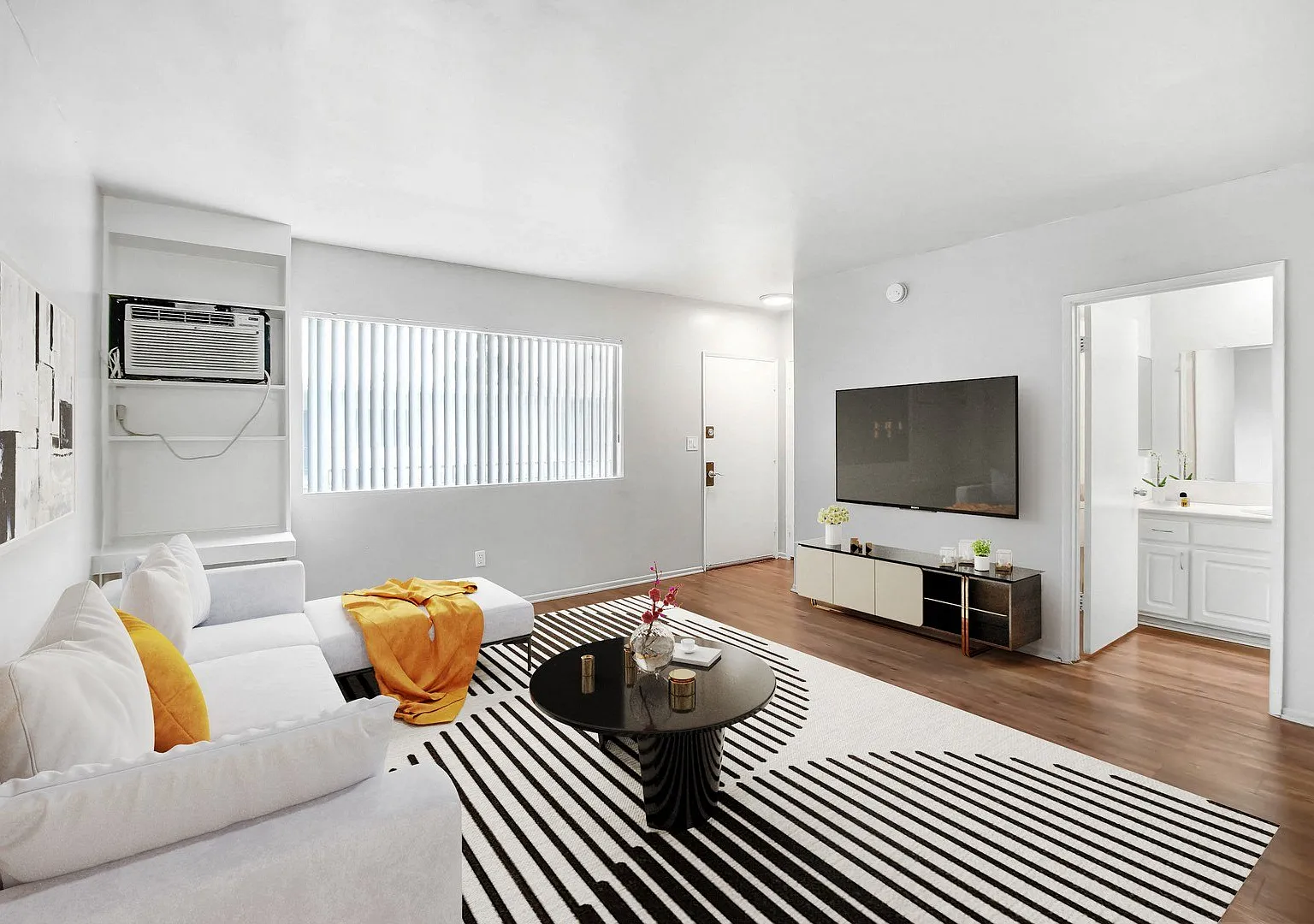 Sherman Plaza Apartments — Photo 3