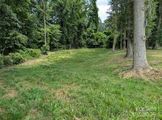 710 Bouchelle St, Morganton, NC 28655