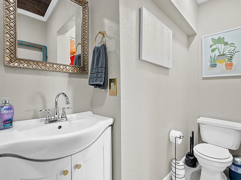 215 N Devilliers St — Photo 4