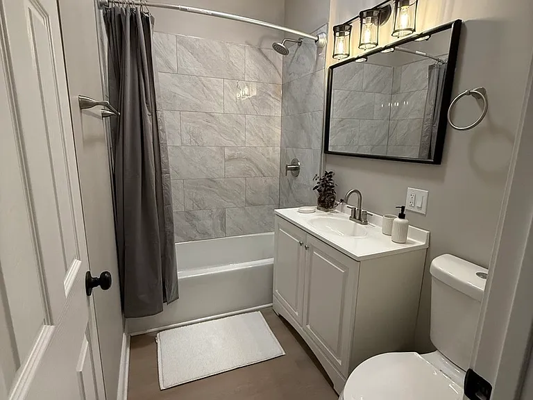 3049 N Avers Ave #2 — Photo 8