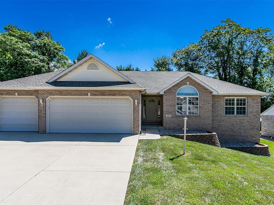 1st image of 132 Kingsbrooke Blvd