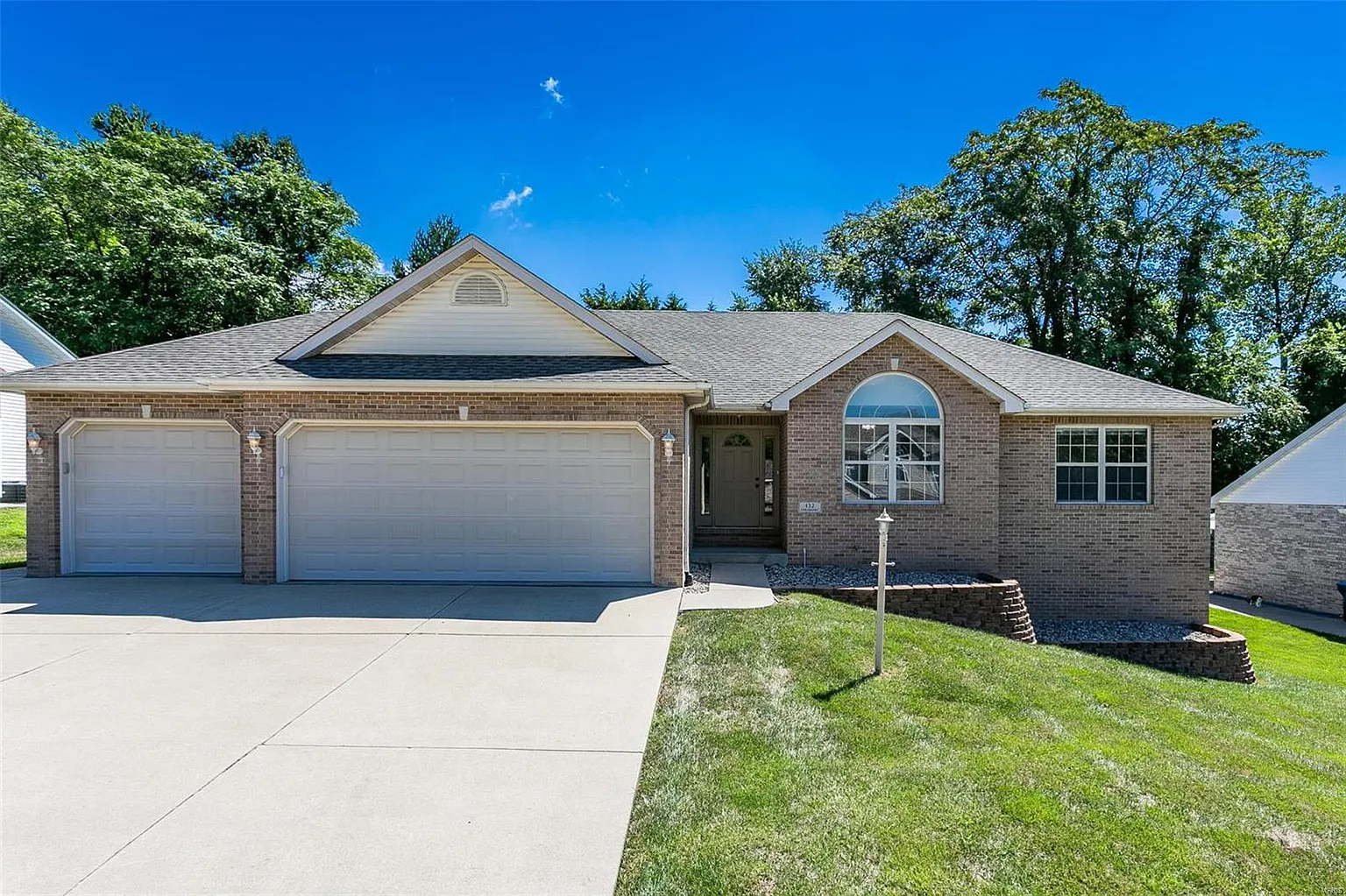 132 Kingsbrooke Blvd photo 1
