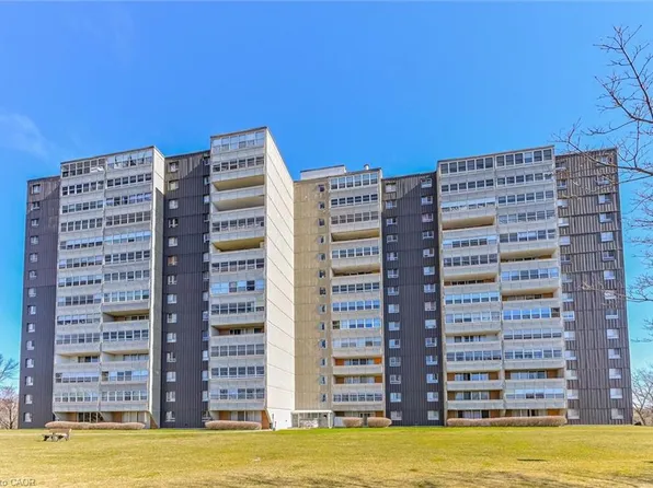 225 Harvard Pl #310, Waterloo, ON N2J 4H4