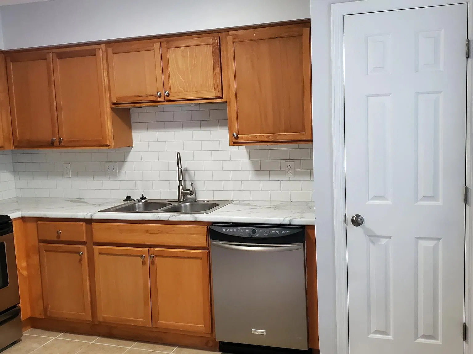 2 bed, 1.5 bath, 1124 sqft, $1,650 — Photo 2