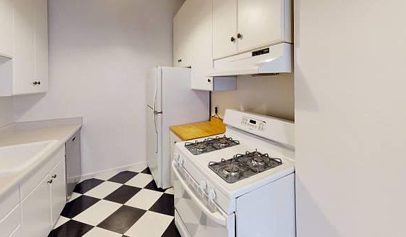 5th image of 800 Duboce Ave #303