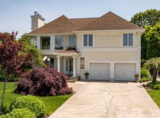 53 Spence Ave, Holtsville, NY 11742