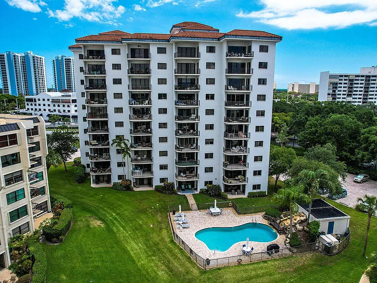 370 Golfview Rd #901 — Photo 52