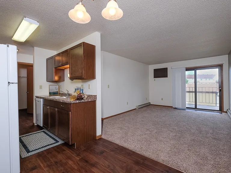 Fargo, ND Carlton Place Apartments | Living