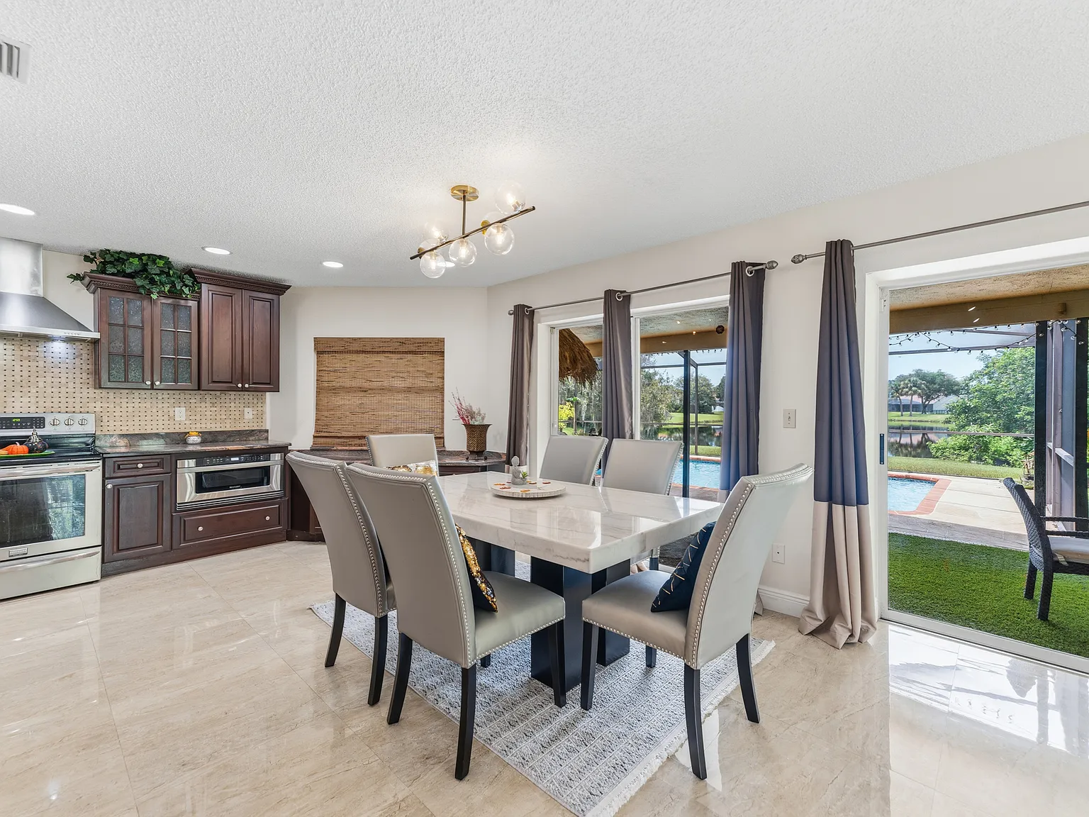 4 bed, 3.5 bath, 3772 sqft, $5,990 — Photo 3