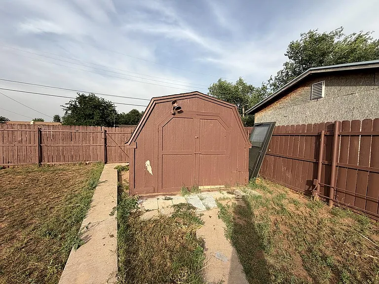 1002 Denton St — Photo 20