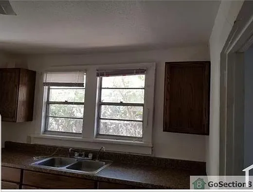 1444 W 20th St — Photo 5