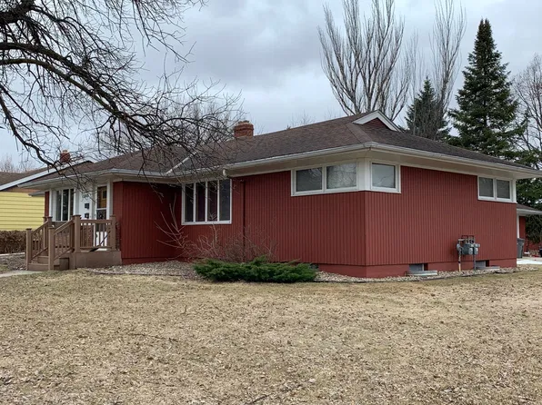 1805 4th St S, Moorhead, MN 56560