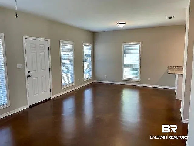 3 bed, 1352 sqft, $1,625 — Photo 3