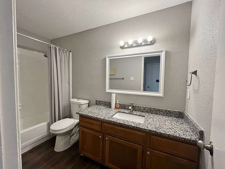 9700 Leawood Blvd — Photo 10