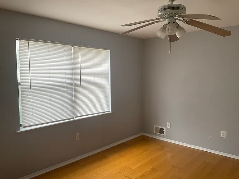 1203 N Oaks Blvd — Photo 10