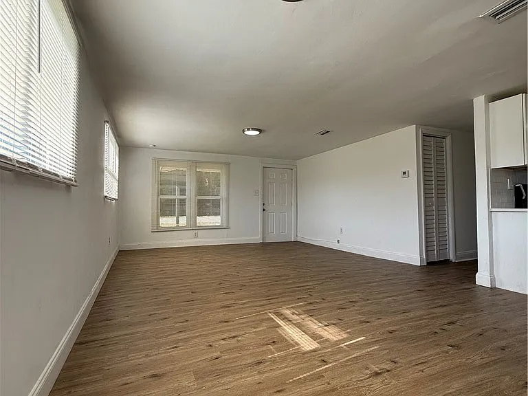 1154 Gamble St — Photo 4