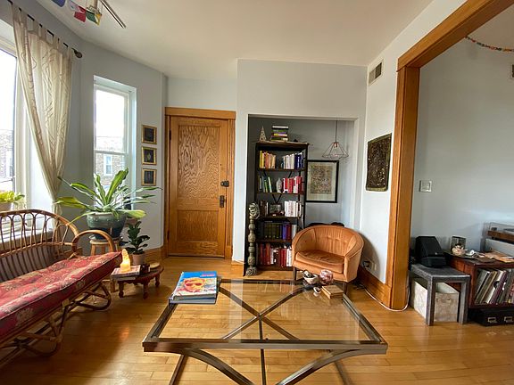 4th image of 2842 W Diversey Ave #3