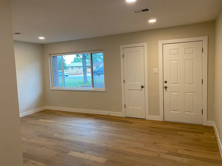 2541 Oneida St — Photo 9