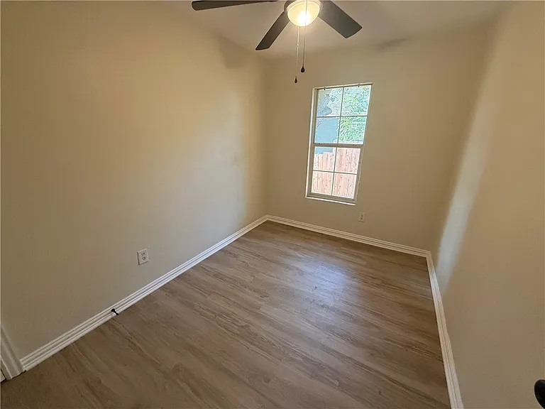1613 Robeson St — Photo 10