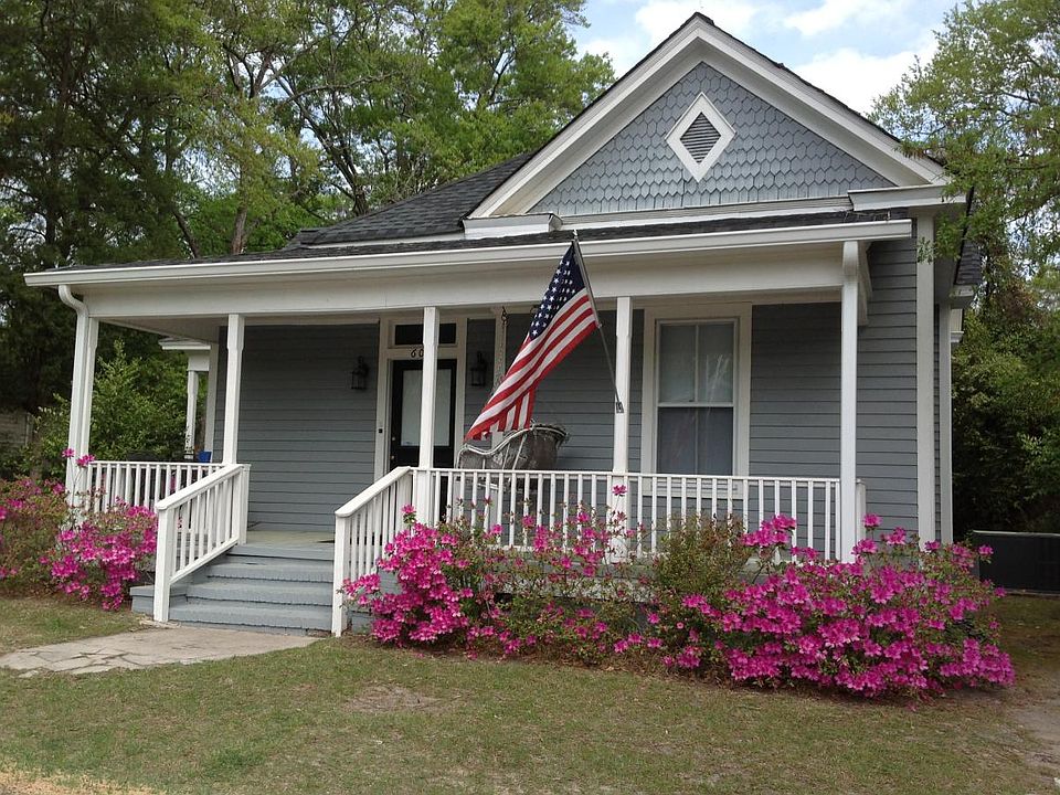 GREAT FOR GROUP LIVING..LOTS OF PRIVACY. UPDATED. SPACIOUS LIVING