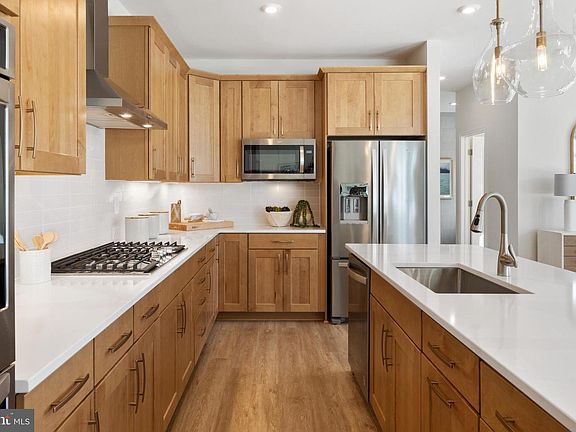 5th image of 638 Collingwood Dr