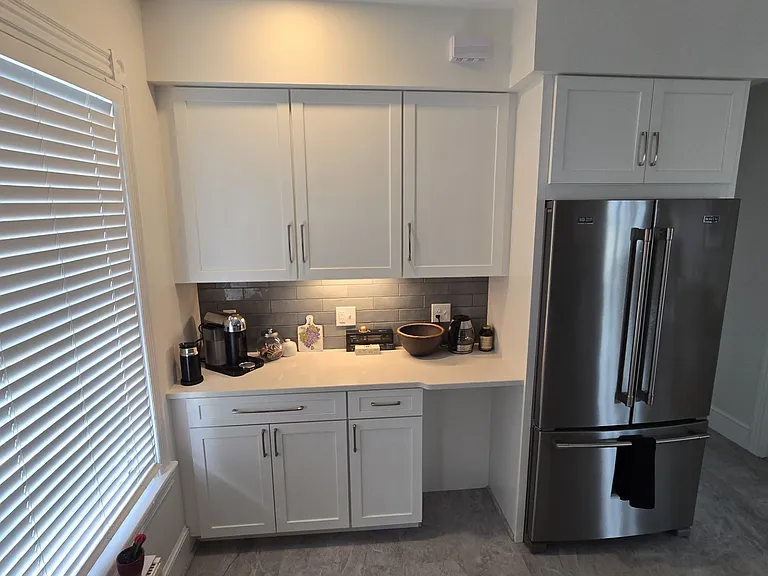 Workstation & Fridge