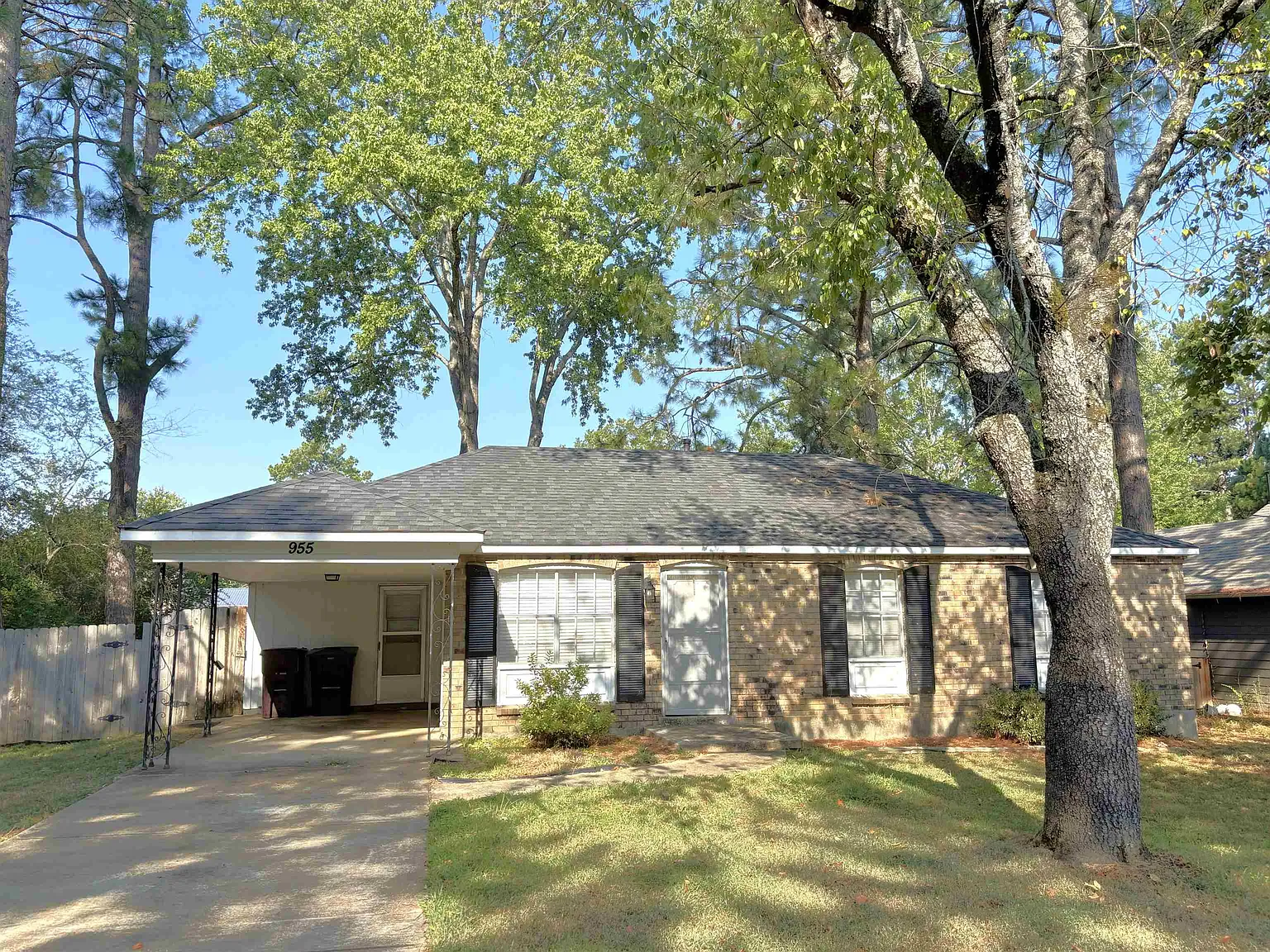 3 bed, 1.5 bath, 1091 sqft, $1,850 — Photo 1