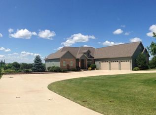 18357 Rodeo Dr, Sterling, IL 61081