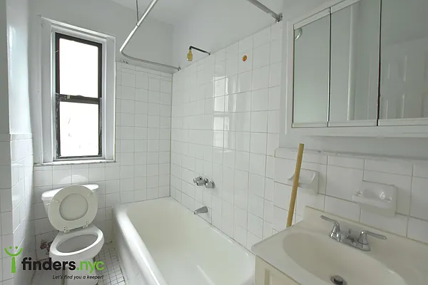 Rented by Clove Realty LLC | media 14