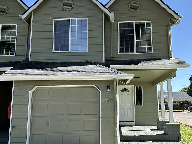 2590 16th Ave SE — Photo 1