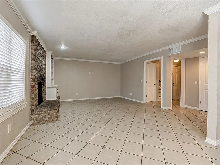 6419 NW 63rd St #1 — Photo 2