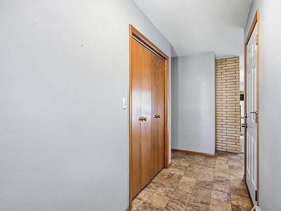 5th image of 90 Cedar Ave N