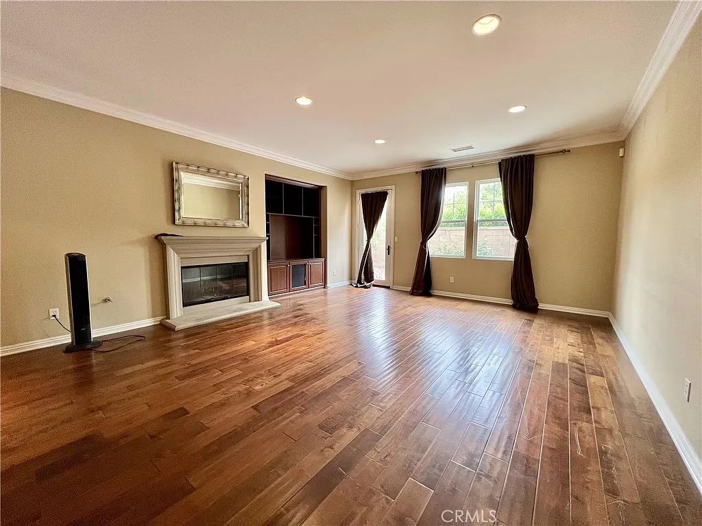6 bed, 4.5 bath, 3676 sqft, $4,000 — Photo 4