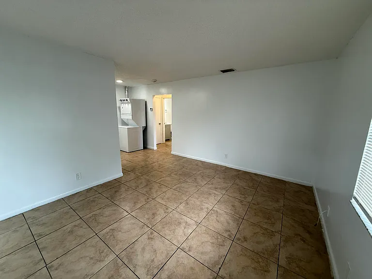 1941 NW 14th Ave #D — Photo 13