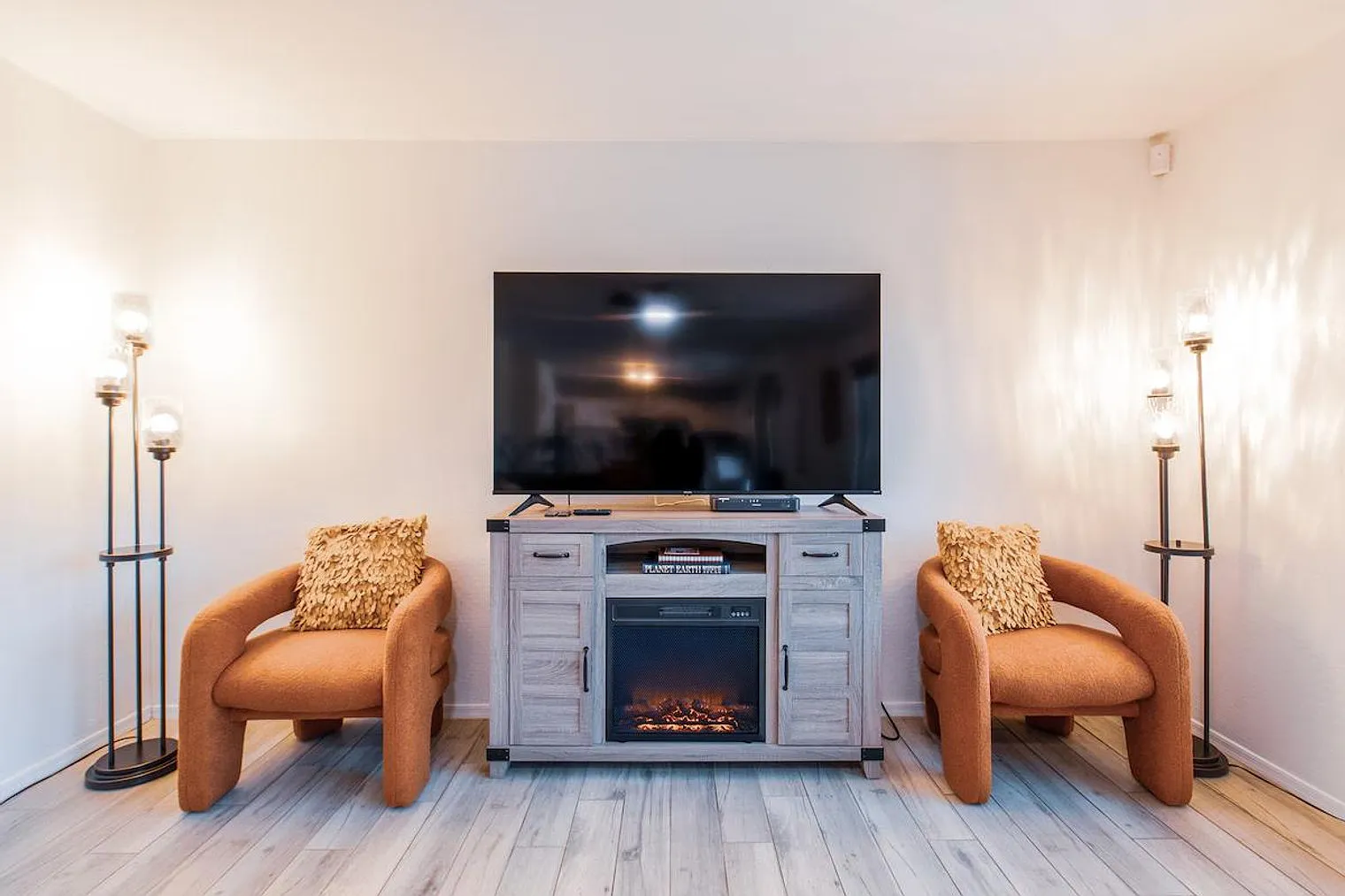 4 bed, 2.5 bath, $5,332 — Photo 1