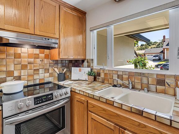5th image of 957 Mcnear Avenue