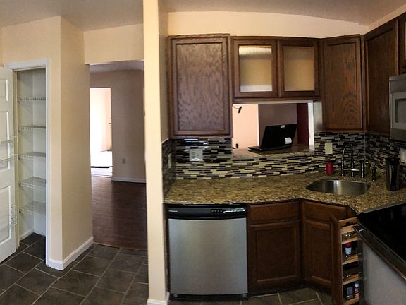 Deep well sink & spice tray