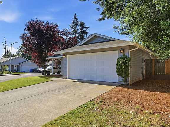3rd image of 207 SE 11th Cir