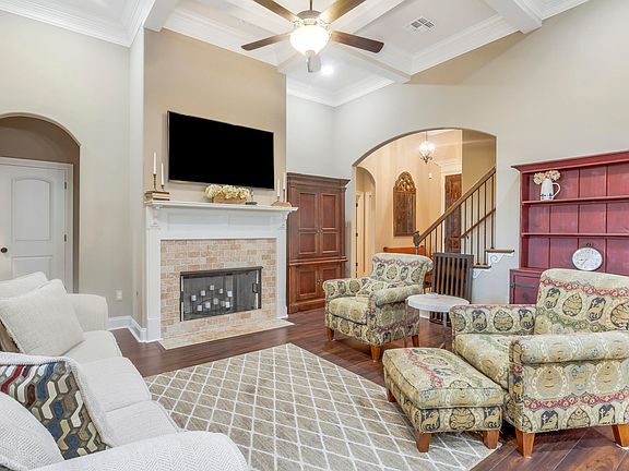 5th image of 102 Glenbrook Dr