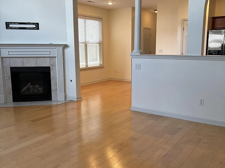 1371 Island Town Dr — Photo 6