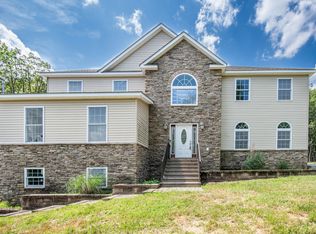 1622 N Rocky Mountain Dr, Effort, PA 18330