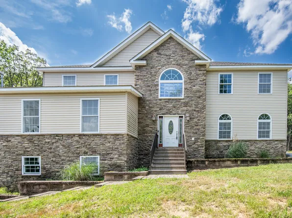 1622 N Rocky Mountain Dr, Effort, PA 18330