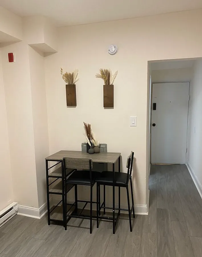 1017 Pine St — Photo 2
