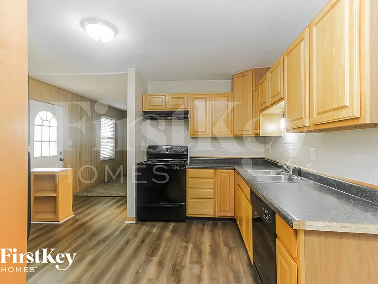 1281 Tree Top Ln — Photo 6