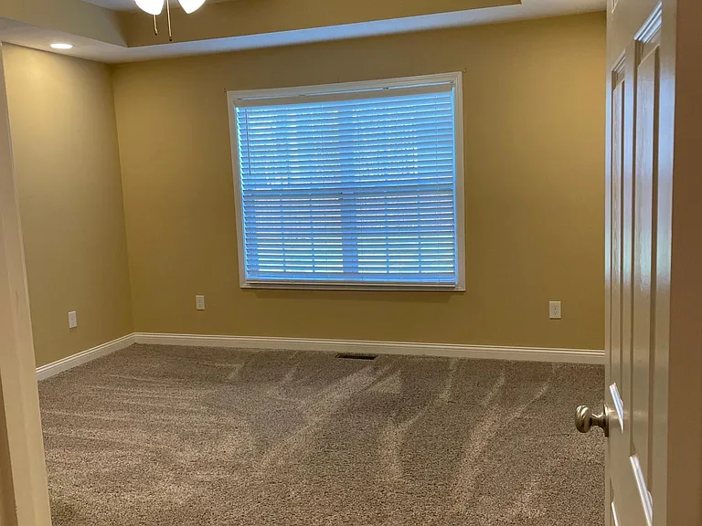 692 Pleasant Meadow Ln — Photo 11