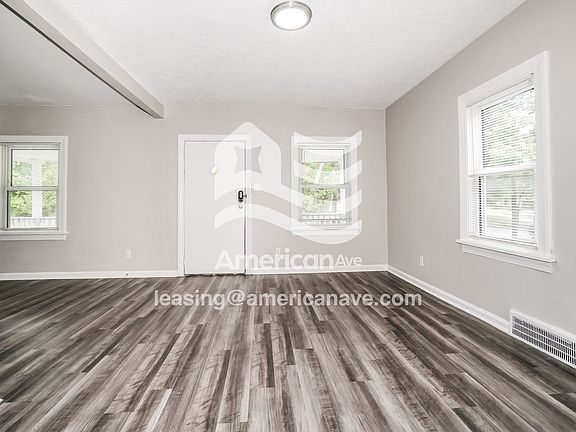 1477032_002_living_room_12854002.jpg