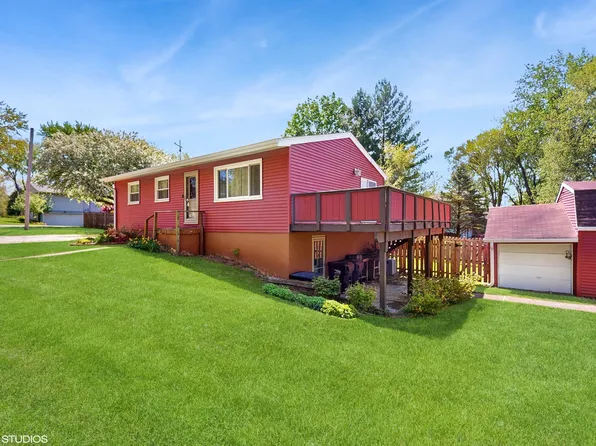 121 Northern Ter, Island Lake, IL 60042