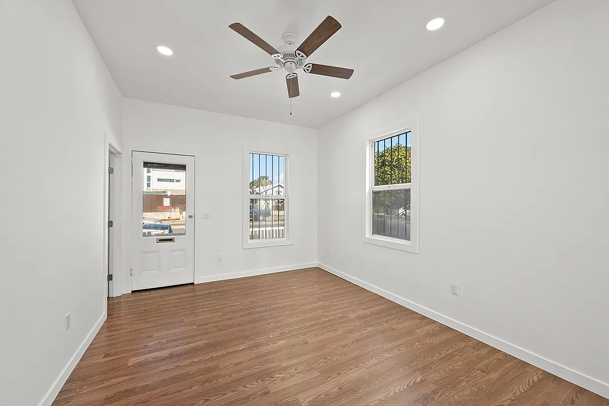 2653 Newton Avenue - 1 — Photo 2