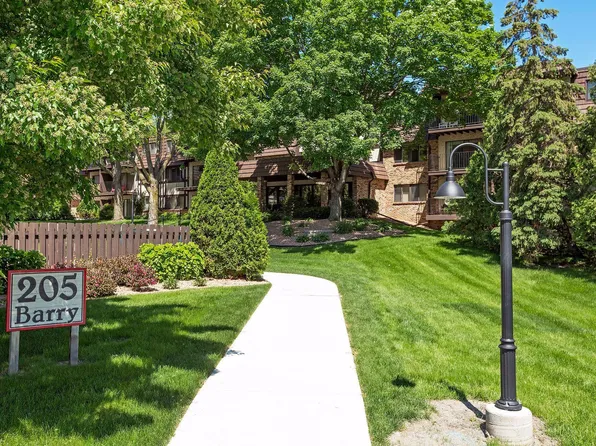 205 Barry Ave S APT 217, Wayzata, MN 55391