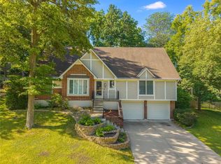 1602 NW Weatherstone Ln, Blue Springs, MO 64015